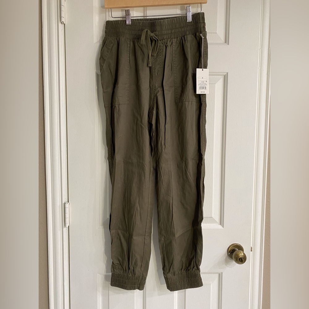 NWT Women’s High-Rise Woven Ankle Jogger Pants - A New Day - Olive Green